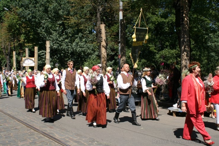 XXV Vispārējo latviešu Dziesmu un XV Deju svētku gājiens - bildēs meklē sevi vai savu kolektīvu. XXV Vispārējo latviešu Dziesmu un XV Deju svētku gājiens - bildēs meklē sevi vai savu kolektīvu. 99363