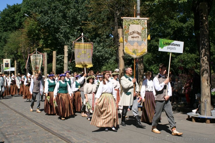 XXV Vispārējo latviešu Dziesmu un XV Deju svētku gājiens - bildēs meklē sevi vai savu kolektīvu. XXV Vispārējo latviešu Dziesmu un XV Deju svētku gājiens - bildēs meklē sevi vai savu kolektīvu. 99472