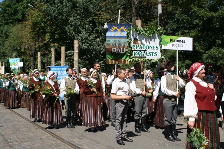 XXV Vispārējo latviešu Dziesmu un XV Deju svētku gājiens - bildēs meklē sevi vai savu kolektīvu. XXV Vispārējo latviešu Dziesmu un XV Deju svētku gājiens - bildēs meklē sevi vai savu kolektīvu. 99478