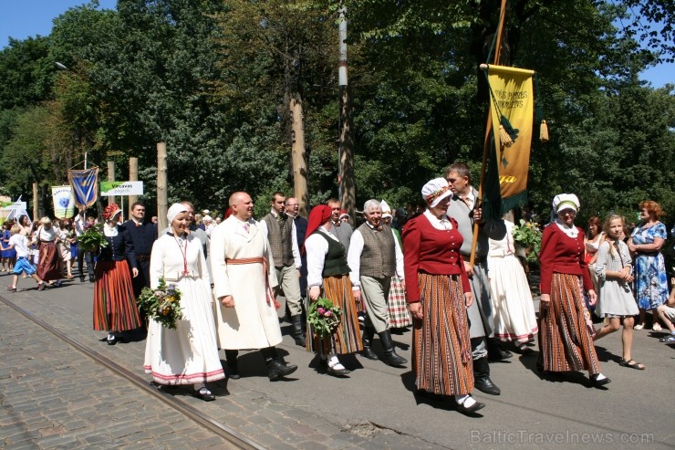 XXV Vispārējo latviešu Dziesmu un XV Deju svētku gājiens - bildēs meklē sevi vai savu kolektīvu. XXV Vispārējo latviešu Dziesmu un XV Deju svētku gājiens - bildēs meklē sevi vai savu kolektīvu. 99485