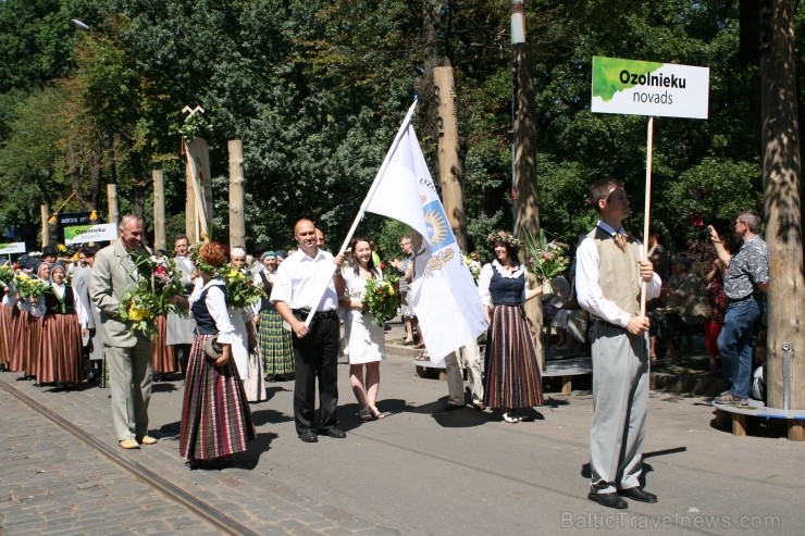 XXV Vispārējo latviešu Dziesmu un XV Deju svētku gājiens - bildēs meklē sevi vai savu kolektīvu. XXV Vispārējo latviešu Dziesmu un XV Deju svētku gājiens - bildēs meklē sevi vai savu kolektīvu. 99487