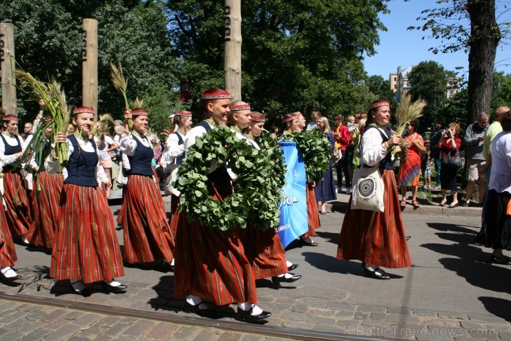 XXV Vispārējo latviešu Dziesmu un XV Deju svētku gājiens - bildēs meklē sevi vai savu kolektīvu. XXV Vispārējo latviešu Dziesmu un XV Deju svētku gājiens - bildēs meklē sevi vai savu kolektīvu. 99488
