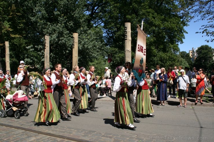 XXV Vispārējo latviešu Dziesmu un XV Deju svētku gājiens - bildēs meklē sevi vai savu kolektīvu. XXV Vispārējo latviešu Dziesmu un XV Deju svētku gājiens - bildēs meklē sevi vai savu kolektīvu. 99492