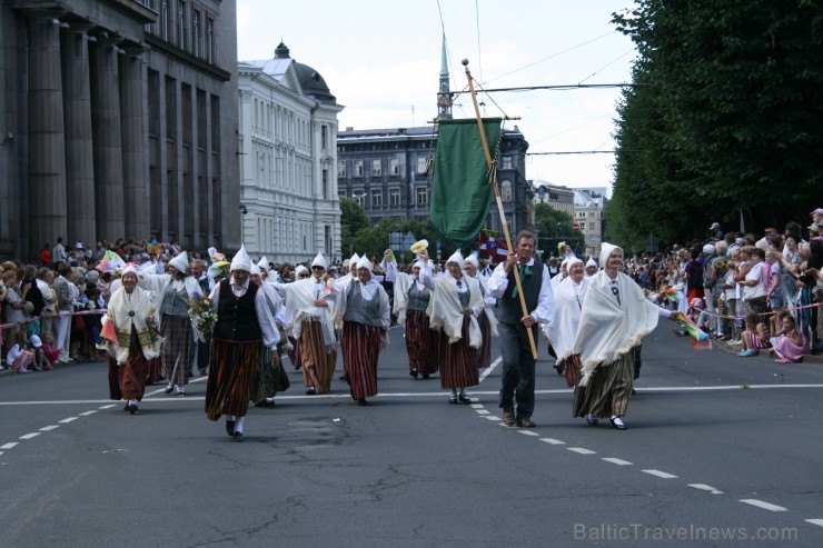 XXV Vispārējo latviešu Dziesmu un XV Deju svētku gājiens - bildēs meklē sevi vai savu kolektīvu. XXV Vispārējo latviešu Dziesmu un XV Deju svētku gājiens - bildēs meklē sevi vai savu kolektīvu. 99506