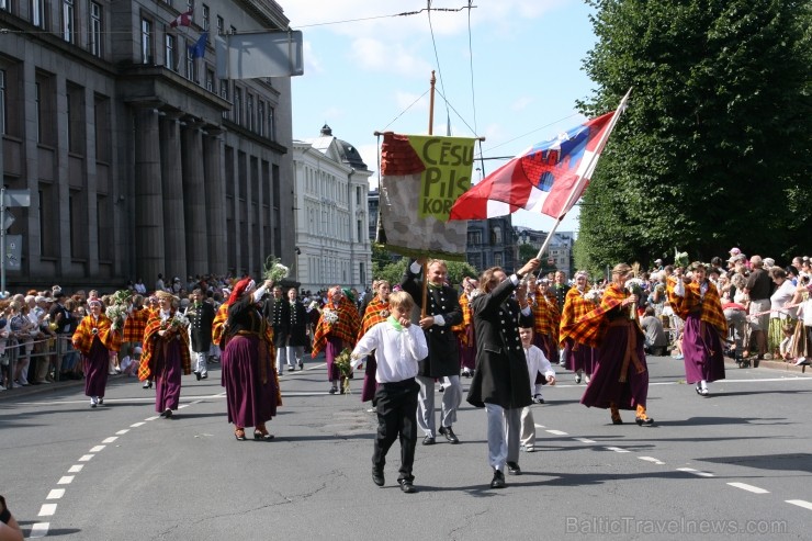 XXV Vispārējo latviešu Dziesmu un XV Deju svētku gājiens - bildēs meklē sevi vai savu kolektīvu. XXV Vispārējo latviešu Dziesmu un XV Deju svētku gājiens - bildēs meklē sevi vai savu kolektīvu. 99509