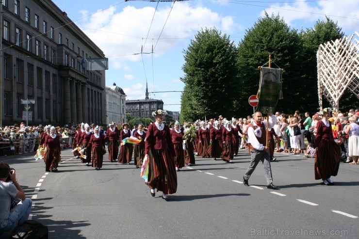 XXV Vispārējo latviešu Dziesmu un XV Deju svētku gājiens - bildēs meklē sevi vai savu kolektīvu. XXV Vispārējo latviešu Dziesmu un XV Deju svētku gājiens - bildēs meklē sevi vai savu kolektīvu. 99510