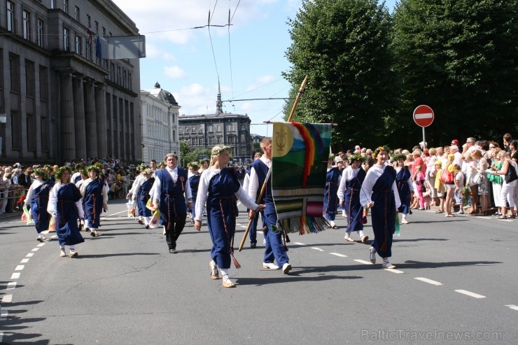 XXV Vispārējo latviešu Dziesmu un XV Deju svētku gājiens - bildēs meklē sevi vai savu kolektīvu. XXV Vispārējo latviešu Dziesmu un XV Deju svētku gājiens - bildēs meklē sevi vai savu kolektīvu. 99511