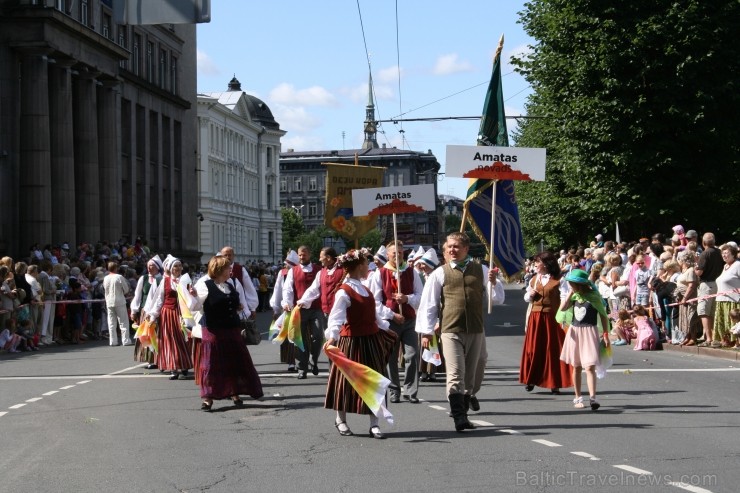 XXV Vispārējo latviešu Dziesmu un XV Deju svētku gājiens - bildēs meklē sevi vai savu kolektīvu. XXV Vispārējo latviešu Dziesmu un XV Deju svētku gājiens - bildēs meklē sevi vai savu kolektīvu. 99512