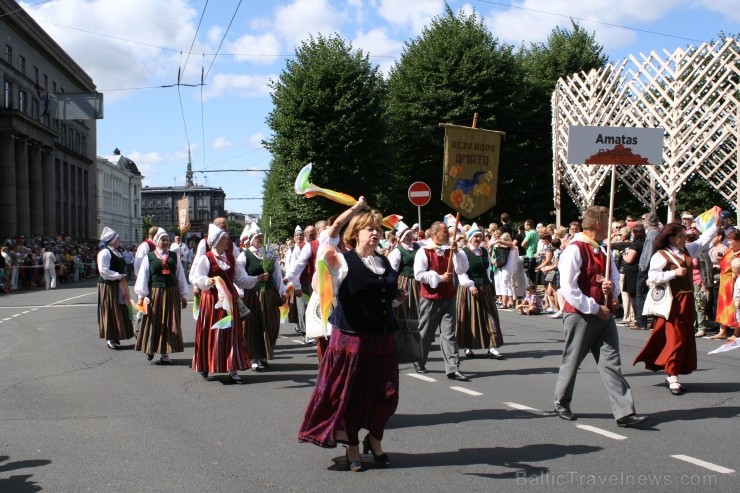 XXV Vispārējo latviešu Dziesmu un XV Deju svētku gājiens - bildēs meklē sevi vai savu kolektīvu. XXV Vispārējo latviešu Dziesmu un XV Deju svētku gājiens - bildēs meklē sevi vai savu kolektīvu. 99514