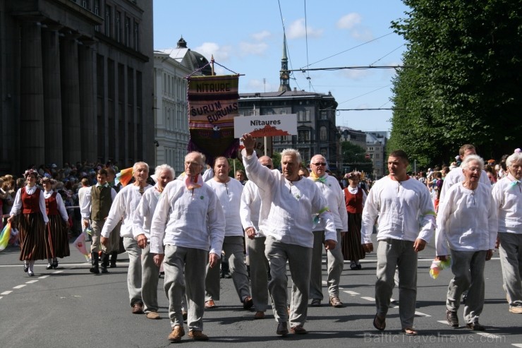 XXV Vispārējo latviešu Dziesmu un XV Deju svētku gājiens - bildēs meklē sevi vai savu kolektīvu. XXV Vispārējo latviešu Dziesmu un XV Deju svētku gājiens - bildēs meklē sevi vai savu kolektīvu. 99516