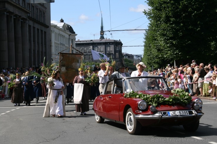 XXV Vispārējo latviešu Dziesmu un XV Deju svētku gājiens - bildēs meklē sevi vai savu kolektīvu. XXV Vispārējo latviešu Dziesmu un XV Deju svētku gājiens - bildēs meklē sevi vai savu kolektīvu. 99523