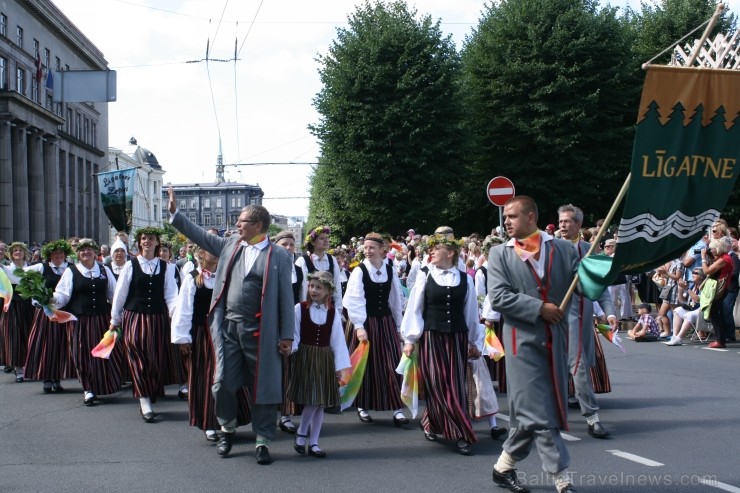 XXV Vispārējo latviešu Dziesmu un XV Deju svētku gājiens - bildēs meklē sevi vai savu kolektīvu. XXV Vispārējo latviešu Dziesmu un XV Deju svētku gājiens - bildēs meklē sevi vai savu kolektīvu. 99527