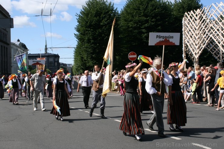 XXV Vispārējo latviešu Dziesmu un XV Deju svētku gājiens - bildēs meklē sevi vai savu kolektīvu. XXV Vispārējo latviešu Dziesmu un XV Deju svētku gājiens - bildēs meklē sevi vai savu kolektīvu. 99530