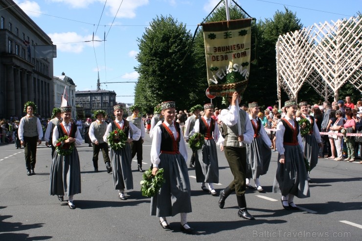 XXV Vispārējo latviešu Dziesmu un XV Deju svētku gājiens - bildēs meklē sevi vai savu kolektīvu. XXV Vispārējo latviešu Dziesmu un XV Deju svētku gājiens - bildēs meklē sevi vai savu kolektīvu. 99608