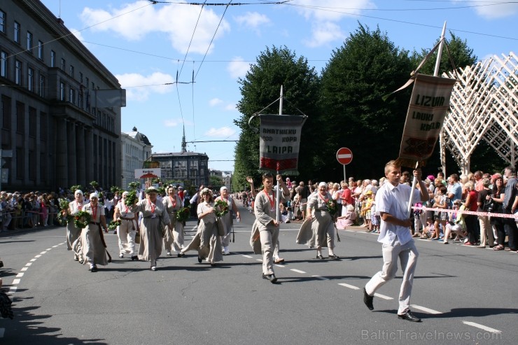 XXV Vispārējo latviešu Dziesmu un XV Deju svētku gājiens - bildēs meklē sevi vai savu kolektīvu. XXV Vispārējo latviešu Dziesmu un XV Deju svētku gājiens - bildēs meklē sevi vai savu kolektīvu. 99610