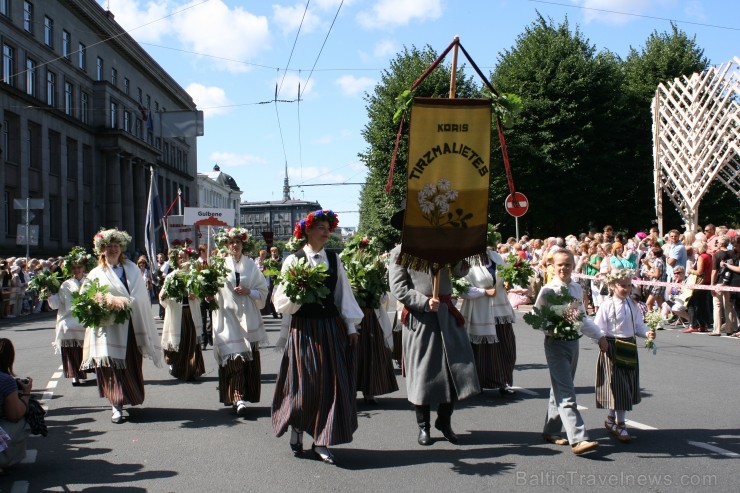 XXV Vispārējo latviešu Dziesmu un XV Deju svētku gājiens - bildēs meklē sevi vai savu kolektīvu. XXV Vispārējo latviešu Dziesmu un XV Deju svētku gājiens - bildēs meklē sevi vai savu kolektīvu. 99616