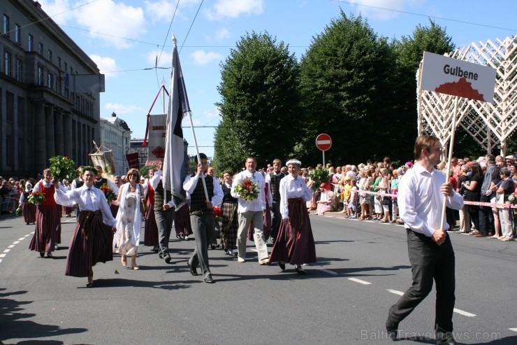 XXV Vispārējo latviešu Dziesmu un XV Deju svētku gājiens - bildēs meklē sevi vai savu kolektīvu. XXV Vispārējo latviešu Dziesmu un XV Deju svētku gājiens - bildēs meklē sevi vai savu kolektīvu. 99618