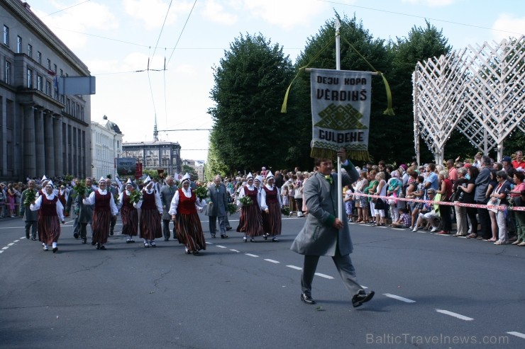 XXV Vispārējo latviešu Dziesmu un XV Deju svētku gājiens - bildēs meklē sevi vai savu kolektīvu. XXV Vispārējo latviešu Dziesmu un XV Deju svētku gājiens - bildēs meklē sevi vai savu kolektīvu. 99622