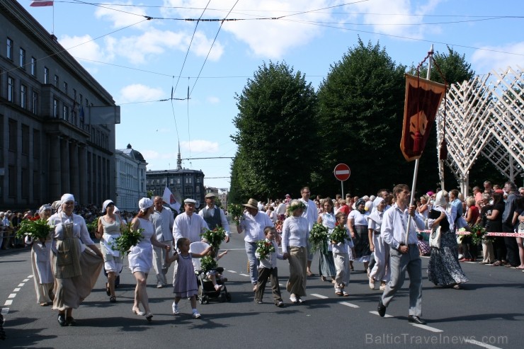 XXV Vispārējo latviešu Dziesmu un XV Deju svētku gājiens - bildēs meklē sevi vai savu kolektīvu. XXV Vispārējo latviešu Dziesmu un XV Deju svētku gājiens - bildēs meklē sevi vai savu kolektīvu. 99625