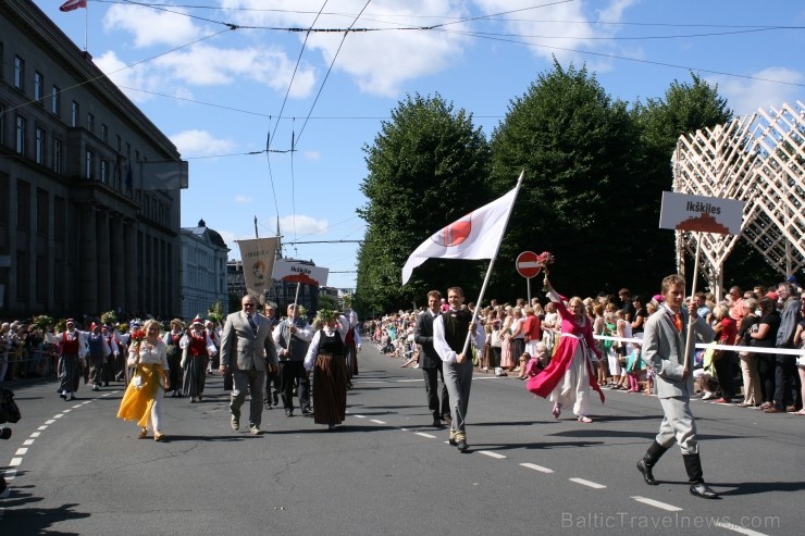 XXV Vispārējo latviešu Dziesmu un XV Deju svētku gājiens - bildēs meklē sevi vai savu kolektīvu. XXV Vispārējo latviešu Dziesmu un XV Deju svētku gājiens - bildēs meklē sevi vai savu kolektīvu. 99626