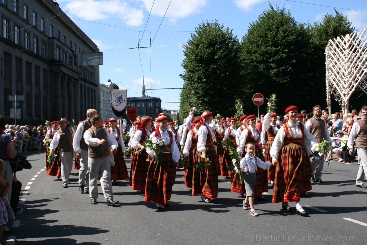XXV Vispārējo latviešu Dziesmu un XV Deju svētku gājiens - bildēs meklē sevi vai savu kolektīvu. XXV Vispārējo latviešu Dziesmu un XV Deju svētku gājiens - bildēs meklē sevi vai savu kolektīvu. 99628
