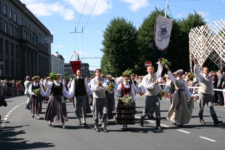 XXV Vispārējo latviešu Dziesmu un XV Deju svētku gājiens - bildēs meklē sevi vai savu kolektīvu. XXV Vispārējo latviešu Dziesmu un XV Deju svētku gājiens - bildēs meklē sevi vai savu kolektīvu. 99629