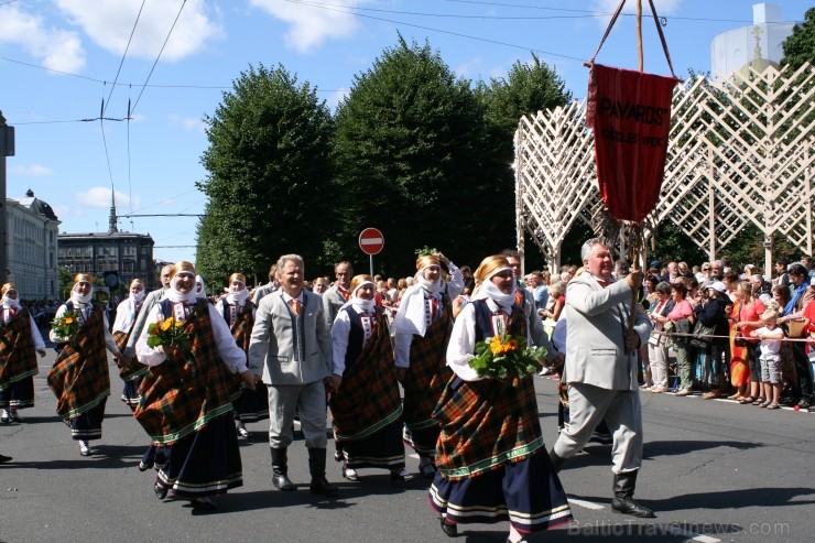XXV Vispārējo latviešu Dziesmu un XV Deju svētku gājiens - bildēs meklē sevi vai savu kolektīvu. XXV Vispārējo latviešu Dziesmu un XV Deju svētku gājiens - bildēs meklē sevi vai savu kolektīvu. 99630