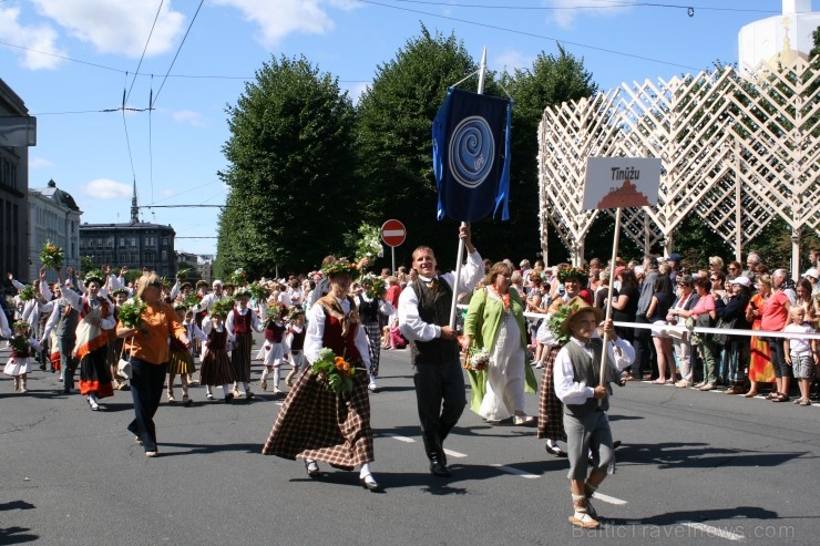 XXV Vispārējo latviešu Dziesmu un XV Deju svētku gājiens - bildēs meklē sevi vai savu kolektīvu. XXV Vispārējo latviešu Dziesmu un XV Deju svētku gājiens - bildēs meklē sevi vai savu kolektīvu. 99631