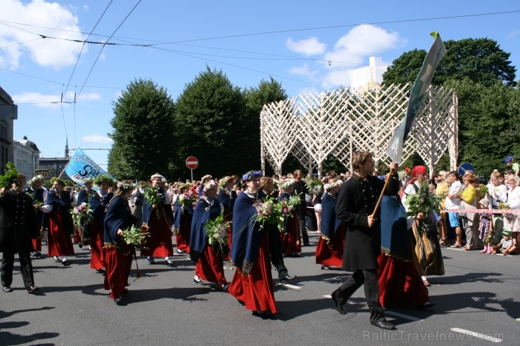 XXV Vispārējo latviešu Dziesmu un XV Deju svētku gājiens - bildēs meklē sevi vai savu kolektīvu. XXV Vispārējo latviešu Dziesmu un XV Deju svētku gājiens - bildēs meklē sevi vai savu kolektīvu. 99642