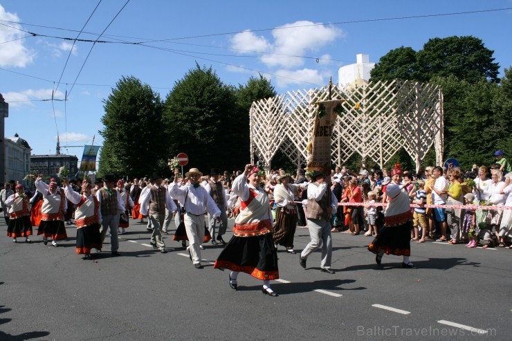 XXV Vispārējo latviešu Dziesmu un XV Deju svētku gājiens - bildēs meklē sevi vai savu kolektīvu. XXV Vispārējo latviešu Dziesmu un XV Deju svētku gājiens - bildēs meklē sevi vai savu kolektīvu. 99646