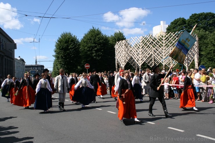 XXV Vispārējo latviešu Dziesmu un XV Deju svētku gājiens - bildēs meklē sevi vai savu kolektīvu. XXV Vispārējo latviešu Dziesmu un XV Deju svētku gājiens - bildēs meklē sevi vai savu kolektīvu. 99647