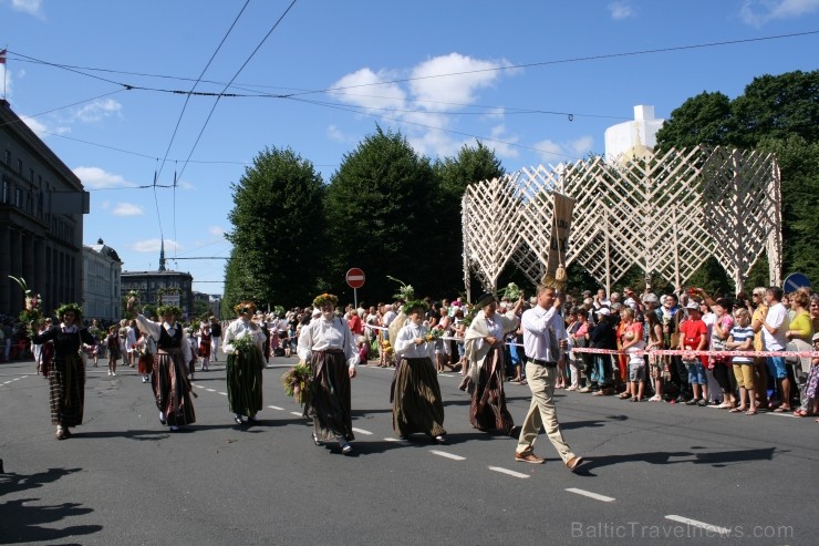 XXV Vispārējo latviešu Dziesmu un XV Deju svētku gājiens - bildēs meklē sevi vai savu kolektīvu. XXV Vispārējo latviešu Dziesmu un XV Deju svētku gājiens - bildēs meklē sevi vai savu kolektīvu. 99650