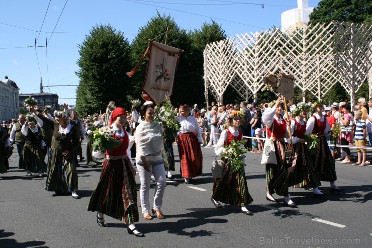 XXV Vispārējo latviešu Dziesmu un XV Deju svētku gājiens - bildēs meklē sevi vai savu kolektīvu. XXV Vispārējo latviešu Dziesmu un XV Deju svētku gājiens - bildēs meklē sevi vai savu kolektīvu. 99656