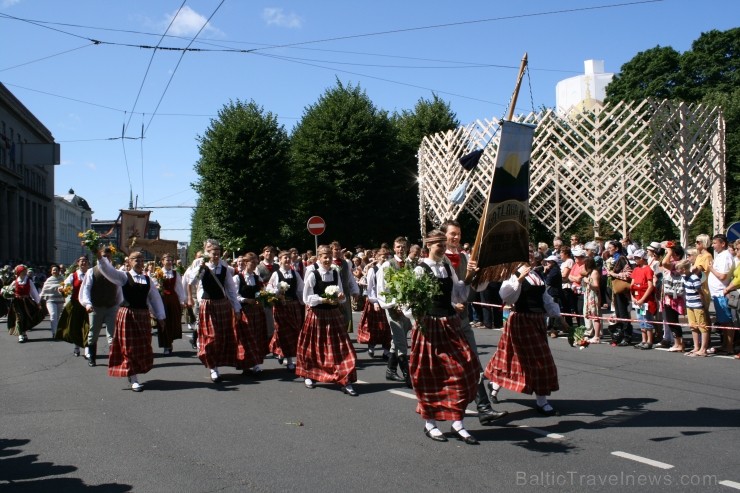 XXV Vispārējo latviešu Dziesmu un XV Deju svētku gājiens - bildēs meklē sevi vai savu kolektīvu. XXV Vispārējo latviešu Dziesmu un XV Deju svētku gājiens - bildēs meklē sevi vai savu kolektīvu. 99657