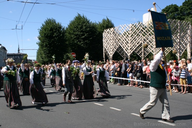 XXV Vispārējo latviešu Dziesmu un XV Deju svētku gājiens - bildēs meklē sevi vai savu kolektīvu. XXV Vispārējo latviešu Dziesmu un XV Deju svētku gājiens - bildēs meklē sevi vai savu kolektīvu. 99660