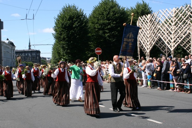 XXV Vispārējo latviešu Dziesmu un XV Deju svētku gājiens - bildēs meklē sevi vai savu kolektīvu. XXV Vispārējo latviešu Dziesmu un XV Deju svētku gājiens - bildēs meklē sevi vai savu kolektīvu. 99663