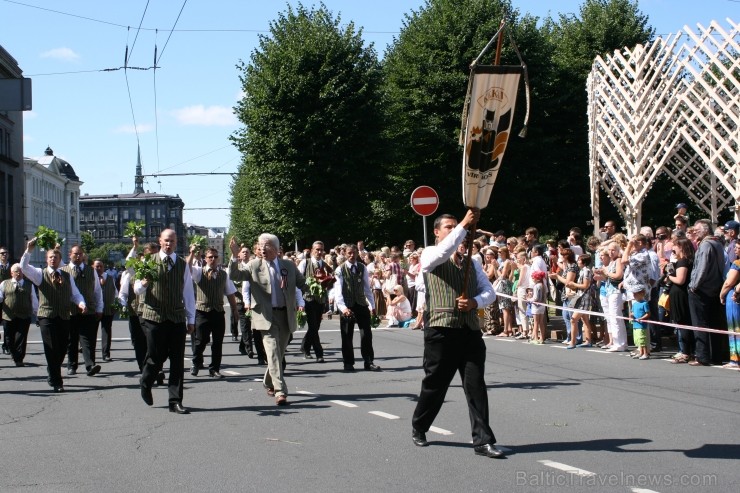 XXV Vispārējo latviešu Dziesmu un XV Deju svētku gājiens - bildēs meklē sevi vai savu kolektīvu. XXV Vispārējo latviešu Dziesmu un XV Deju svētku gājiens - bildēs meklē sevi vai savu kolektīvu. 99664