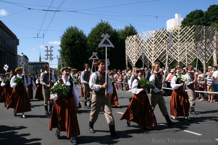 XXV Vispārējo latviešu Dziesmu un XV Deju svētku gājiens - bildēs meklē sevi vai savu kolektīvu. XXV Vispārējo latviešu Dziesmu un XV Deju svētku gājiens - bildēs meklē sevi vai savu kolektīvu. 99668
