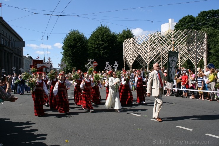 XXV Vispārējo latviešu Dziesmu un XV Deju svētku gājiens - bildēs meklē sevi vai savu kolektīvu. XXV Vispārējo latviešu Dziesmu un XV Deju svētku gājiens - bildēs meklē sevi vai savu kolektīvu. 99672