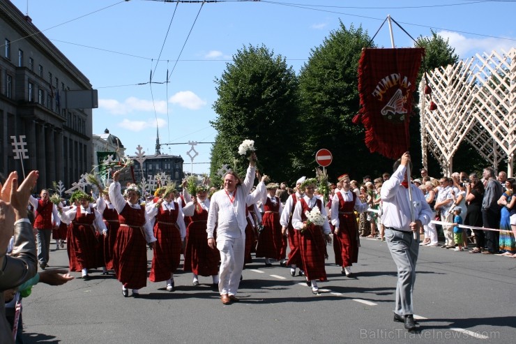 XXV Vispārējo latviešu Dziesmu un XV Deju svētku gājiens - bildēs meklē sevi vai savu kolektīvu. XXV Vispārējo latviešu Dziesmu un XV Deju svētku gājiens - bildēs meklē sevi vai savu kolektīvu. 99676