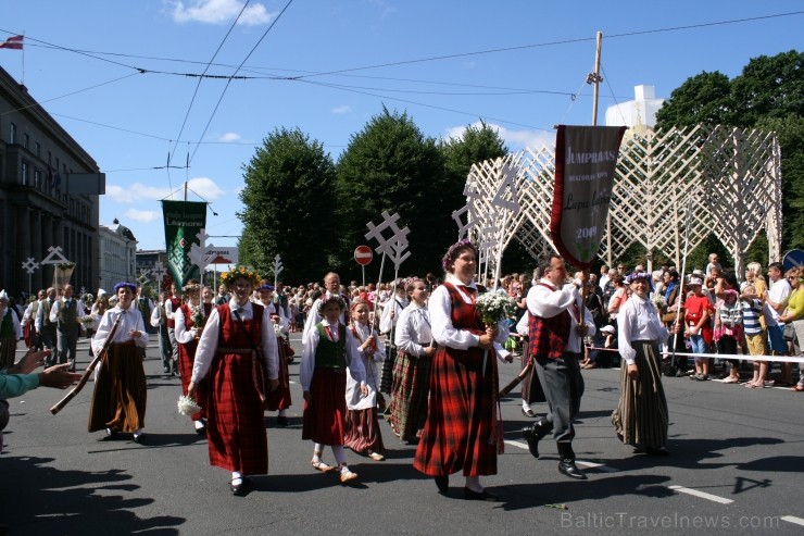 XXV Vispārējo latviešu Dziesmu un XV Deju svētku gājiens - bildēs meklē sevi vai savu kolektīvu. XXV Vispārējo latviešu Dziesmu un XV Deju svētku gājiens - bildēs meklē sevi vai savu kolektīvu. 99677