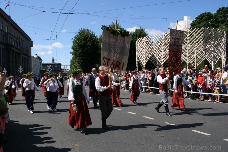 XXV Vispārējo latviešu Dziesmu un XV Deju svētku gājiens - bildēs meklē sevi vai savu kolektīvu. XXV Vispārējo latviešu Dziesmu un XV Deju svētku gājiens - bildēs meklē sevi vai savu kolektīvu. 99680