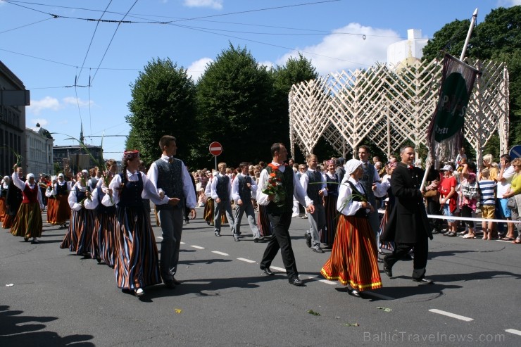 XXV Vispārējo latviešu Dziesmu un XV Deju svētku gājiens - bildēs meklē sevi vai savu kolektīvu. XXV Vispārējo latviešu Dziesmu un XV Deju svētku gājiens - bildēs meklē sevi vai savu kolektīvu. 99690
