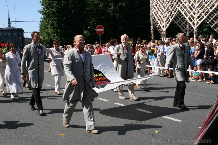 XXV Vispārējo latviešu Dziesmu un XV Deju svētku gājiens - bildēs meklē sevi vai savu kolektīvu. XXV Vispārējo latviešu Dziesmu un XV Deju svētku gājiens - bildēs meklē sevi vai savu kolektīvu. 99693