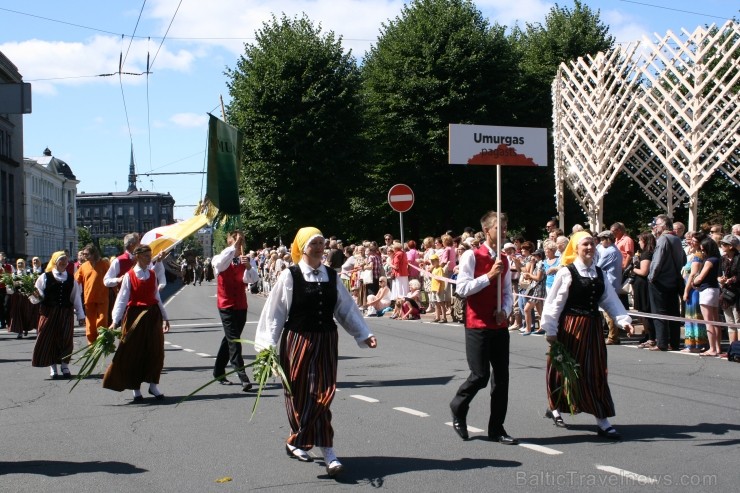 XXV Vispārējo latviešu Dziesmu un XV Deju svētku gājiens - bildēs meklē sevi vai savu kolektīvu. XXV Vispārējo latviešu Dziesmu un XV Deju svētku gājiens - bildēs meklē sevi vai savu kolektīvu. 99702