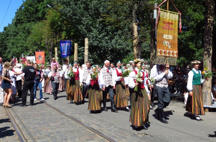 XXV Vispārējo latviešu Dziesmu un XV Deju svētku gājiens - bildēs meklē sevi vai savu kolektīvu. XXV Vispārējo latviešu Dziesmu un XV Deju svētku gājiens - bildēs meklē sevi vai savu kolektīvu. 99866