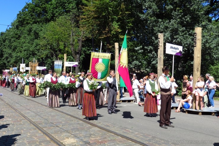 XXV Vispārējo latviešu Dziesmu un XV Deju svētku gājiens - bildēs meklē sevi vai savu kolektīvu. XXV Vispārējo latviešu Dziesmu un XV Deju svētku gājiens - bildēs meklē sevi vai savu kolektīvu. 99867