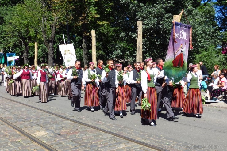 XXV Vispārējo latviešu Dziesmu un XV Deju svētku gājiens - bildēs meklē sevi vai savu kolektīvu. XXV Vispārējo latviešu Dziesmu un XV Deju svētku gājiens - bildēs meklē sevi vai savu kolektīvu. 99868