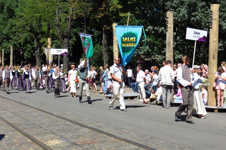 XXV Vispārējo latviešu Dziesmu un XV Deju svētku gājiens - bildēs meklē sevi vai savu kolektīvu. XXV Vispārējo latviešu Dziesmu un XV Deju svētku gājiens - bildēs meklē sevi vai savu kolektīvu. 99871