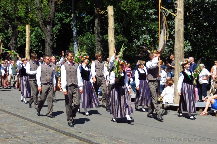 XXV Vispārējo latviešu Dziesmu un XV Deju svētku gājiens - bildēs meklē sevi vai savu kolektīvu. XXV Vispārējo latviešu Dziesmu un XV Deju svētku gājiens - bildēs meklē sevi vai savu kolektīvu. 99872